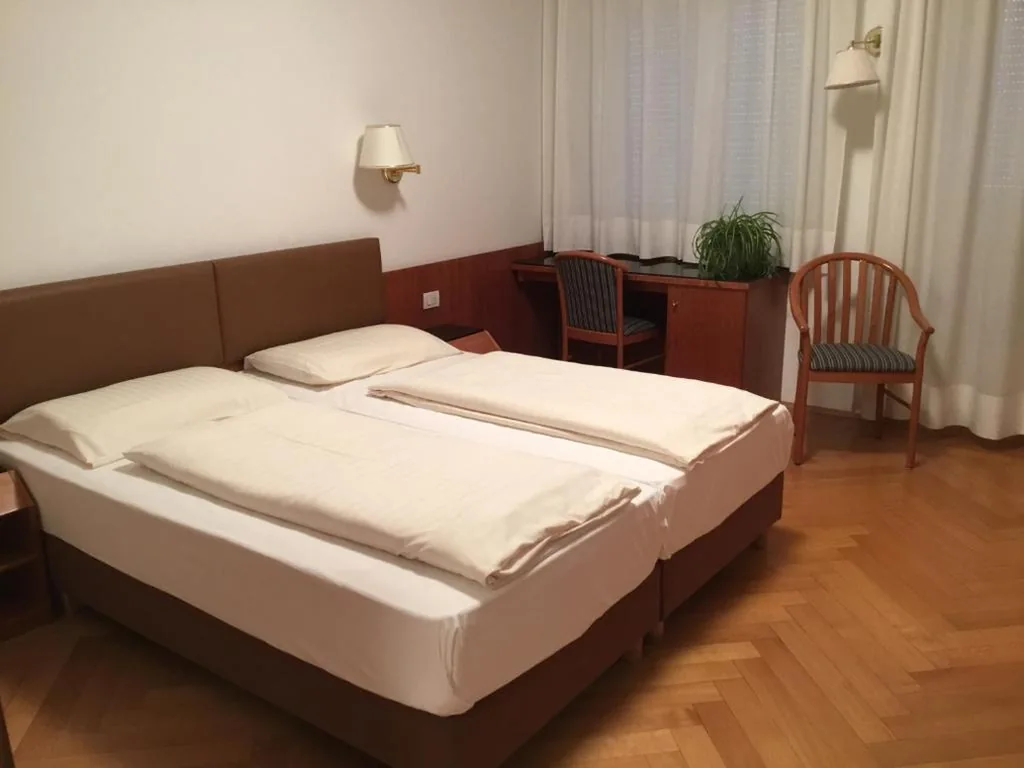 Camera Matrimoniale Standard — Hotel Adria