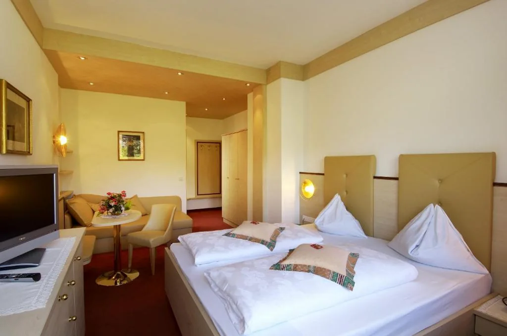 Standard Double Room — Hotel Anatol