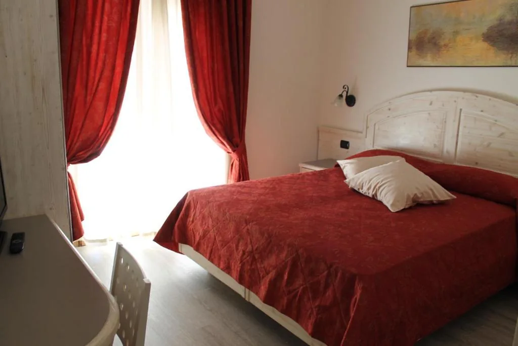 Standard Double Room — Hotel Canada