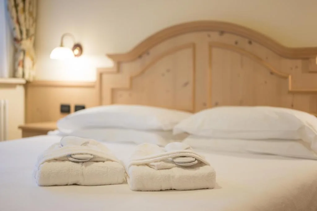 Standard Double Room — Hotel Crepei