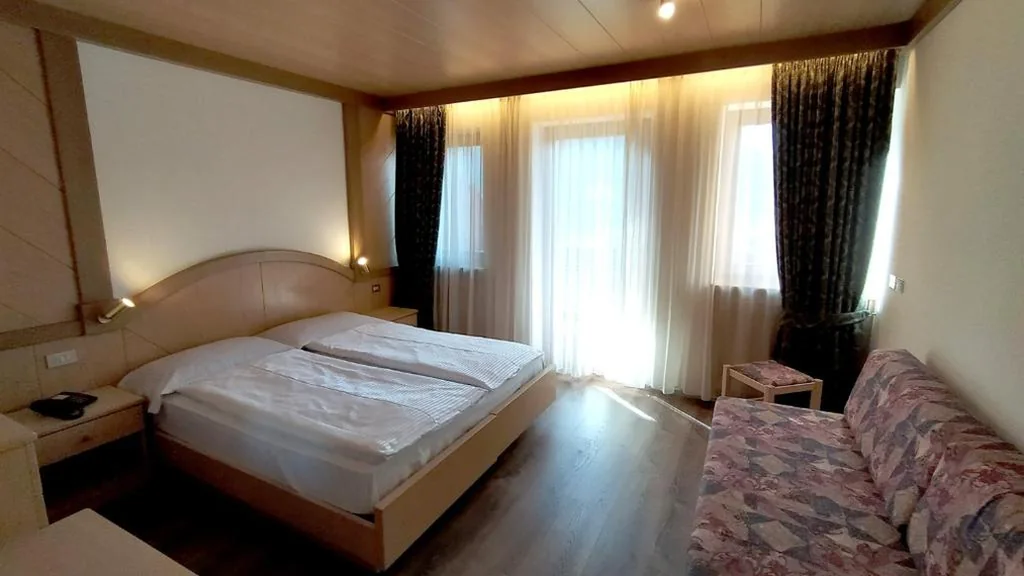 Standard Double Room — Hotel Flora Alpina