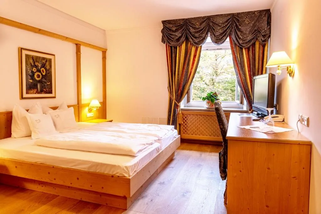 Camera Matrimoniale Standard — Hotel Goldenes Roessl-adults only