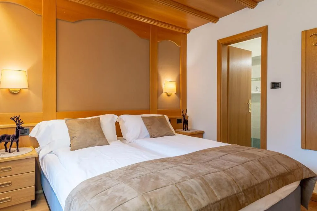 Standard Double Room — Hotel Meida