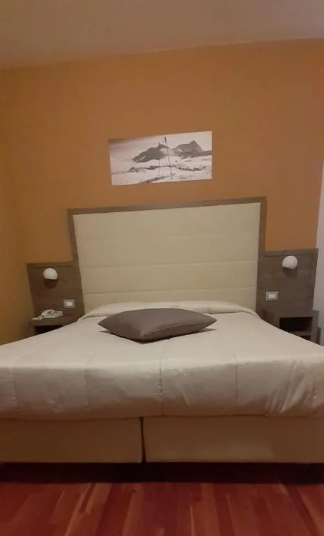 Standard Double Room — Hotel Miramonti