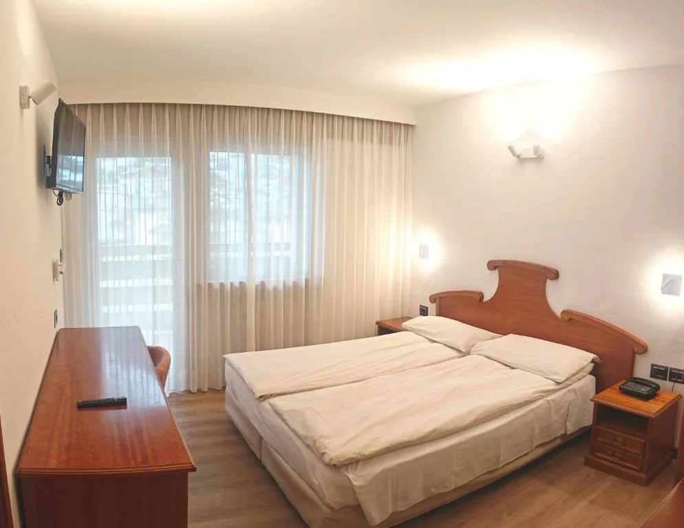 Camera Matrimoniale Standard — Hotel Moena