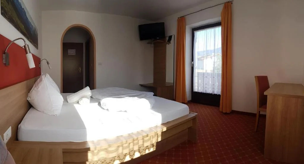 Standard Double Room — Pension Volgger