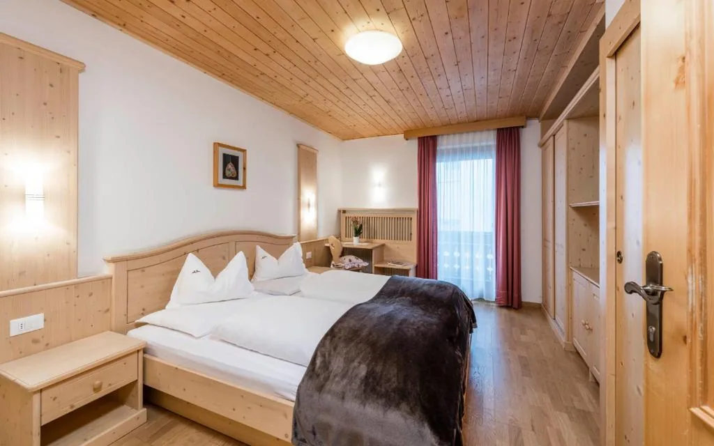 Camera Matrimoniale Standard — Stoa – Elegant & Romantic Guest House – “Adults only”