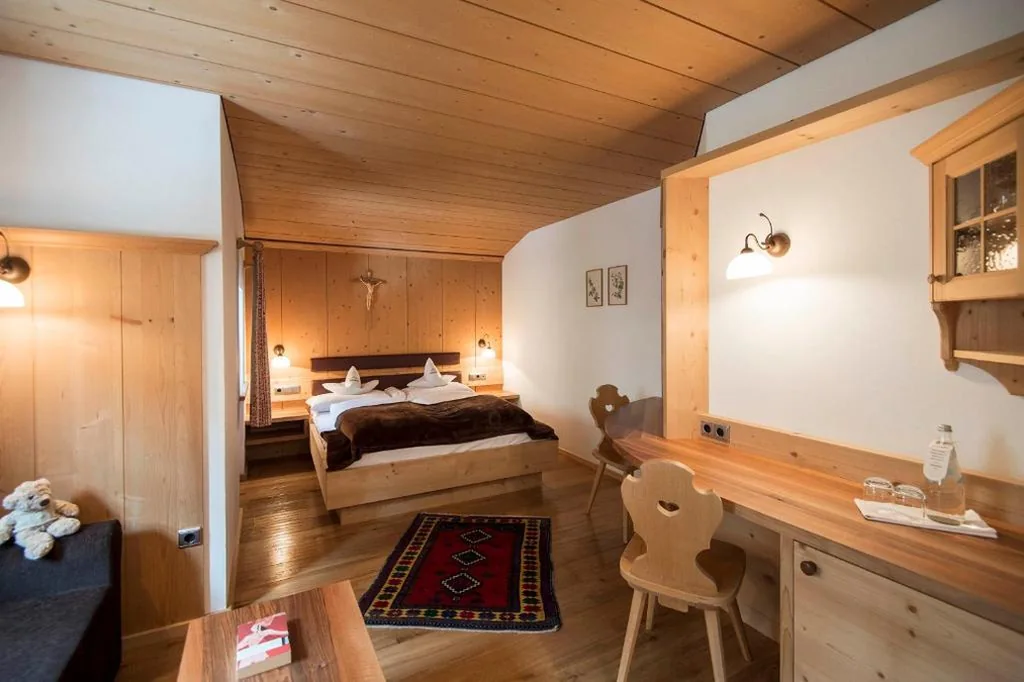 Camera Matrimoniale Superior — Charmehotel Uhrerhof – Deur