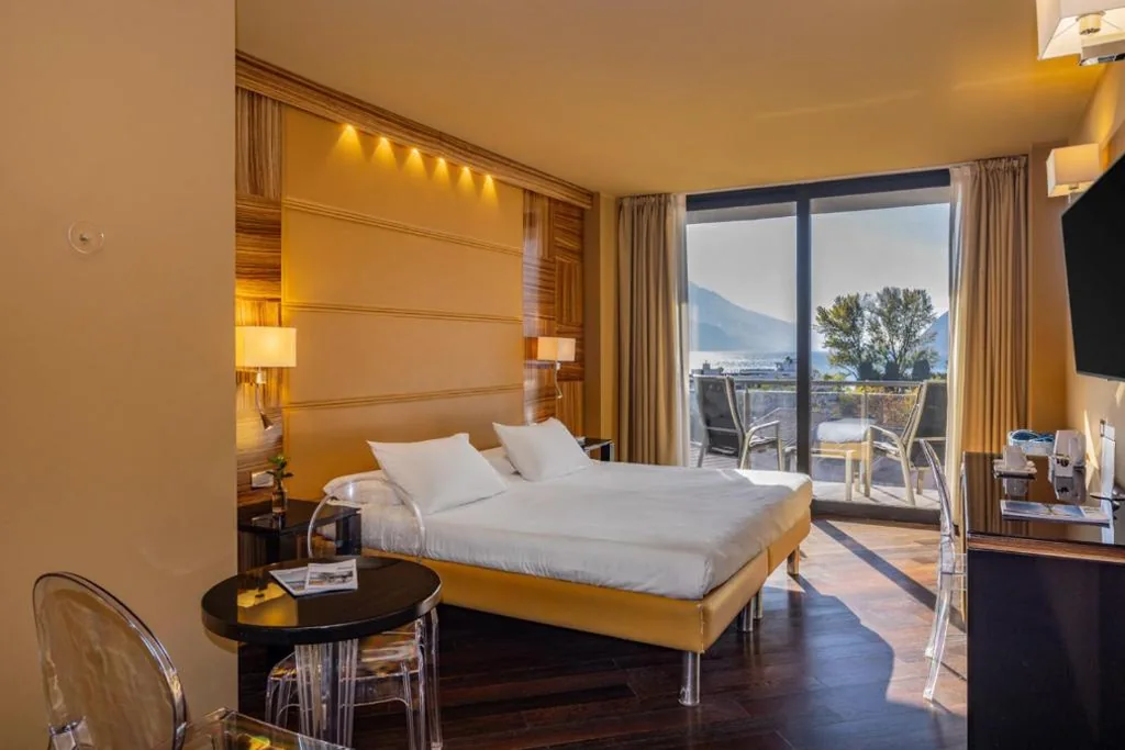 Superior Classic Double Room with Balcony and Lake View — Garda Suite Hotel – Tonelli Hotels