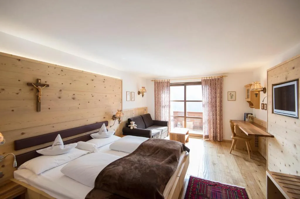 Camera Matrimoniale Superior con Balcone — Charmehotel Uhrerhof – Deur