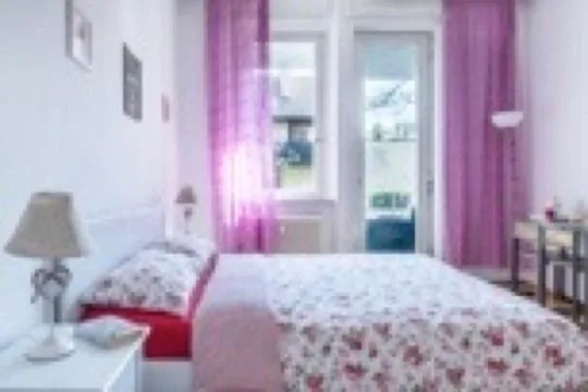Camera Matrimoniale Superior con Balcone e Bagno in Comune — Villa Anita Rooms
