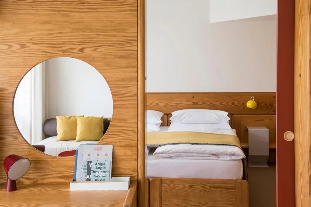 Superior Double Room with Balcony and Lake View — Seehotel Ambach
