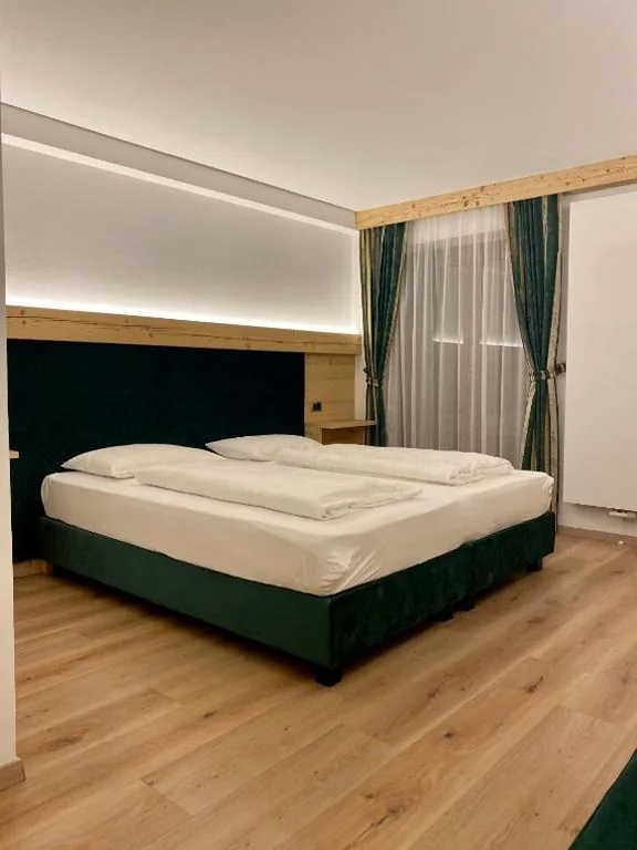 Camera Matrimoniale Superior con Balcone — Garni Hotel and Apartments Wildbach