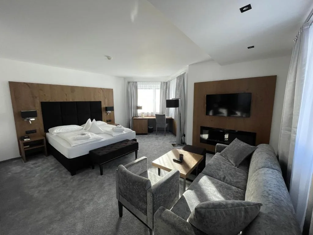 Superior Double Room with Balcony — Hotel Aaritz