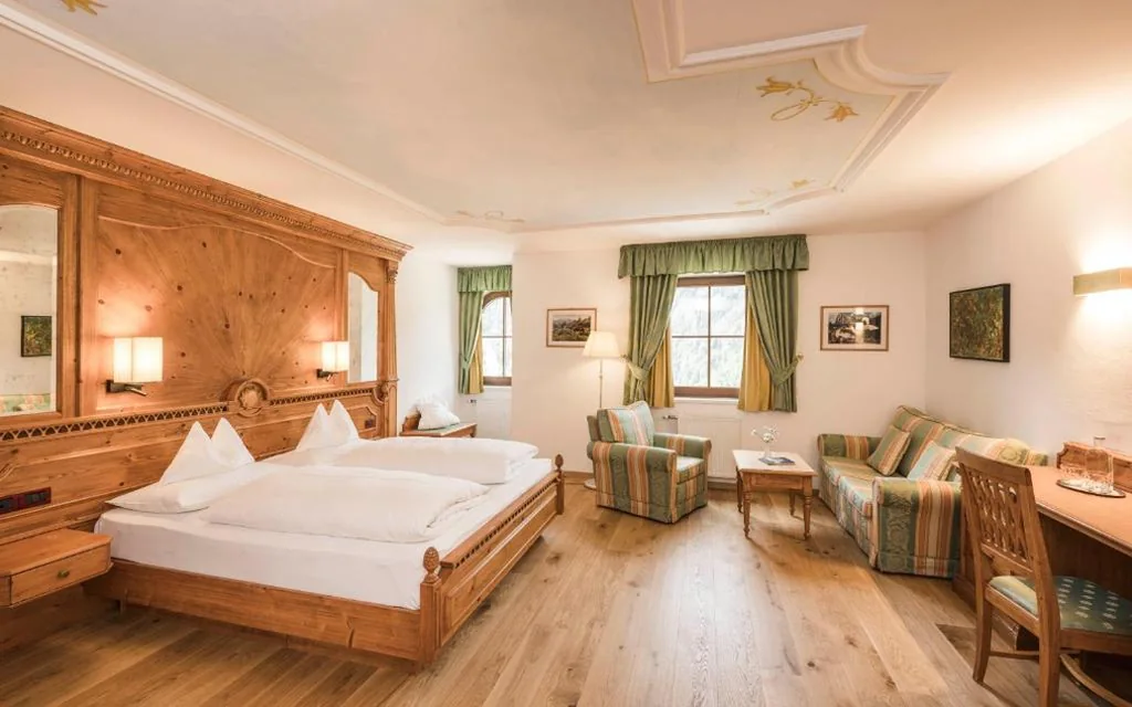 Camera Matrimoniale Superior con Balcone — Hotel Ansitz Jakoberhof