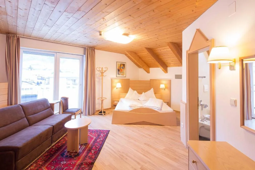 Camera Matrimoniale Superior con Balcone — Hotel Goldenes Roessl-adults only