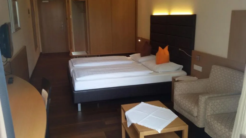 Superior Double Room with Balcony — Hotel Maximilian