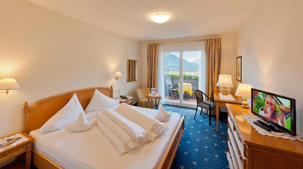 Camera Matrimoniale Superior con Balcone — Hotel Schennerhof