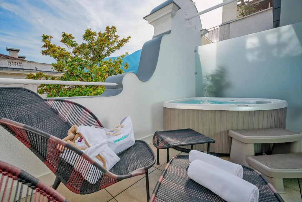 Camera Matrimoniale Superior con Idromassaggio — Boutique Hotel Imperialart