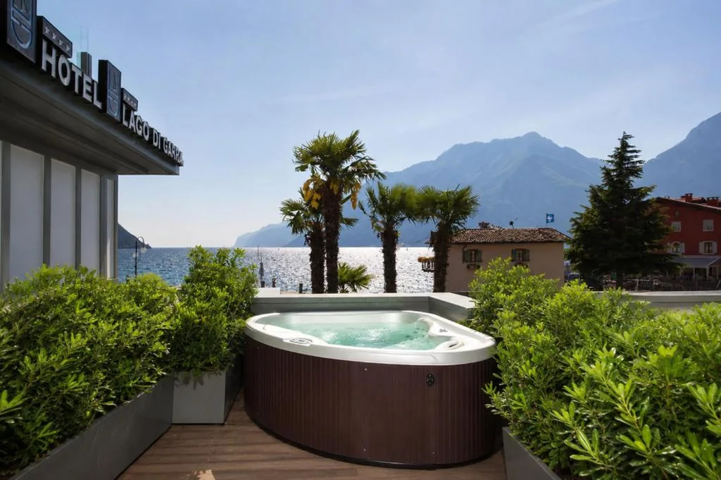 Superior Double Room with Lake View and Terrace — Hotel Lago Di Garda