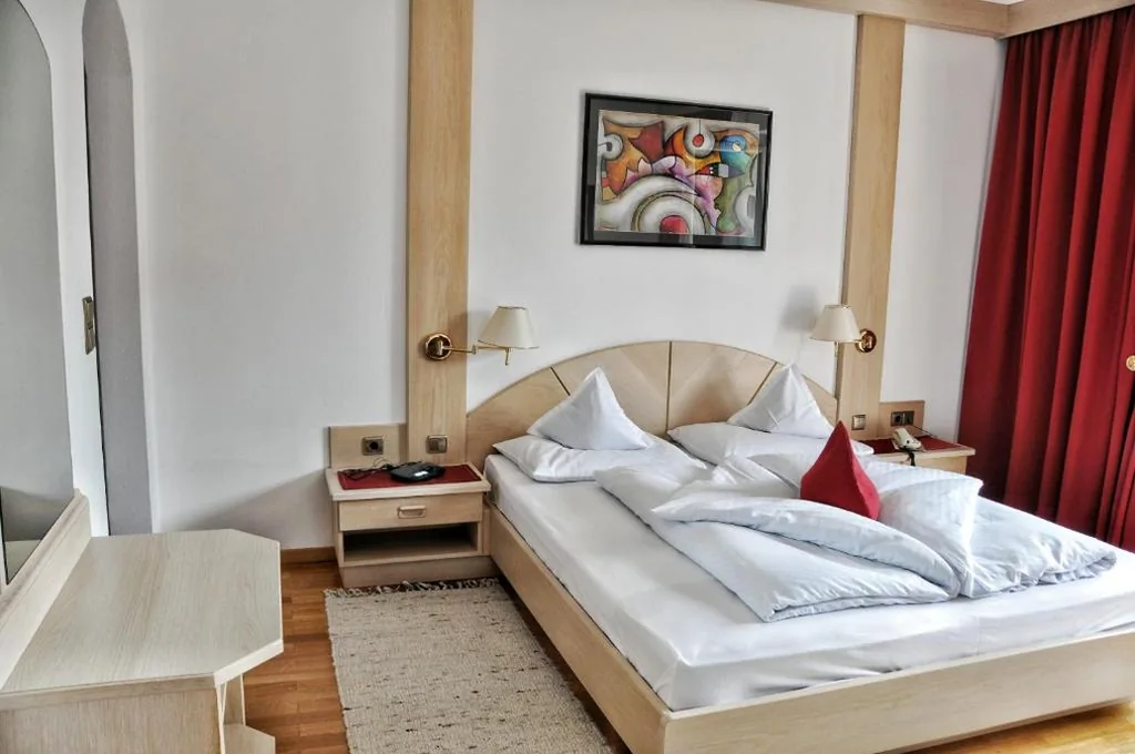 Camera Matrimoniale Superior — Hotel Brunner