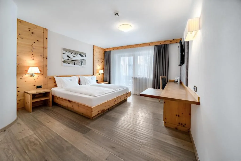 Camera Matrimoniale Superior — Hotel Chalet Dlaces