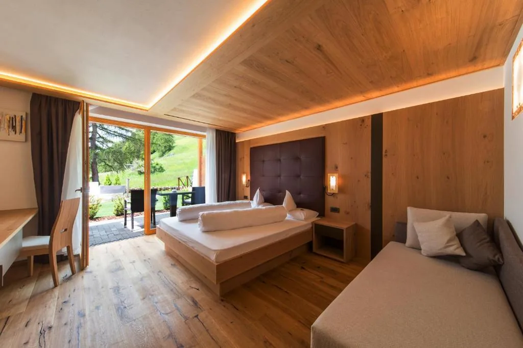 Camera Matrimoniale Superior — Hotel Fanes