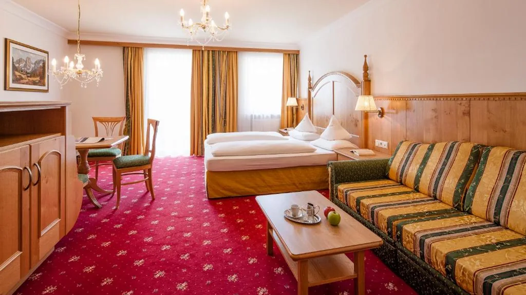 Camera Matrimoniale Superior — The Oswald Grand Hotel
