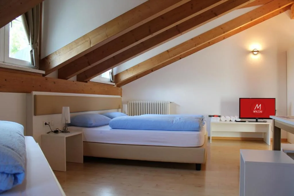 Quadruple Room with Shared Bathroom — Manzoni Rooms