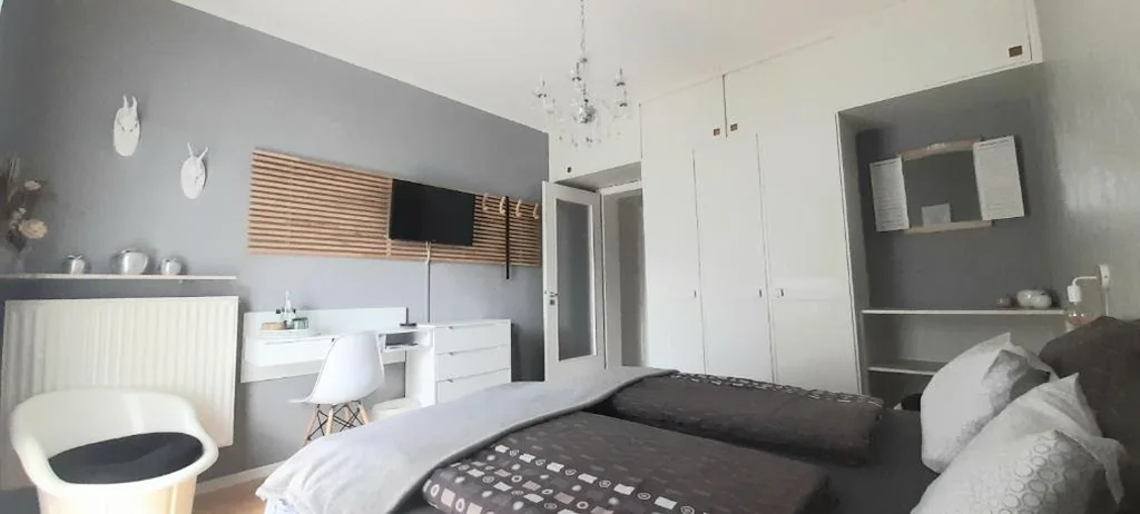 Quadruple Room with Private Bathroom — HomeSuiteHome