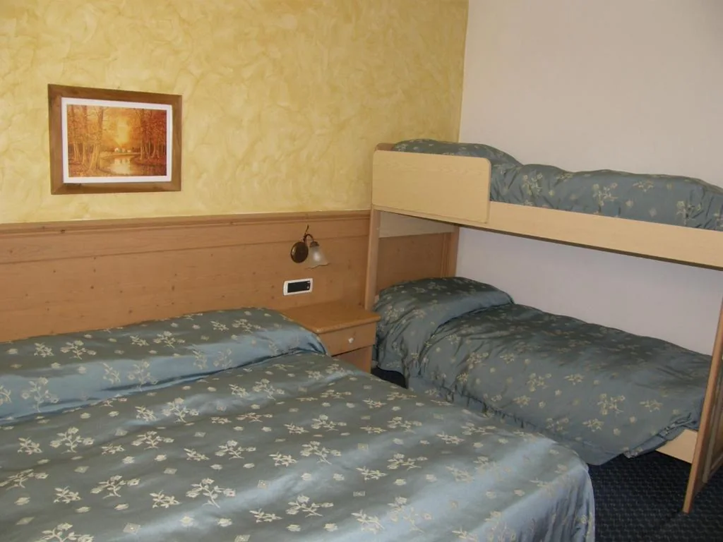 Camera Quadrupla con Bagno Privato — Villa Ilaria