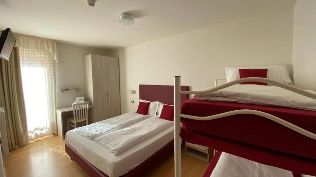 Quadruple Room with Balcony — Casteluce Hotel Funivie