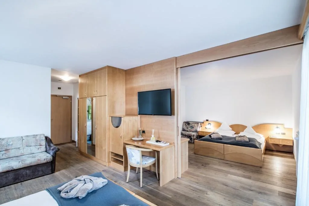 Camera Quadrupla con Balcone — Sporthotel Zoll