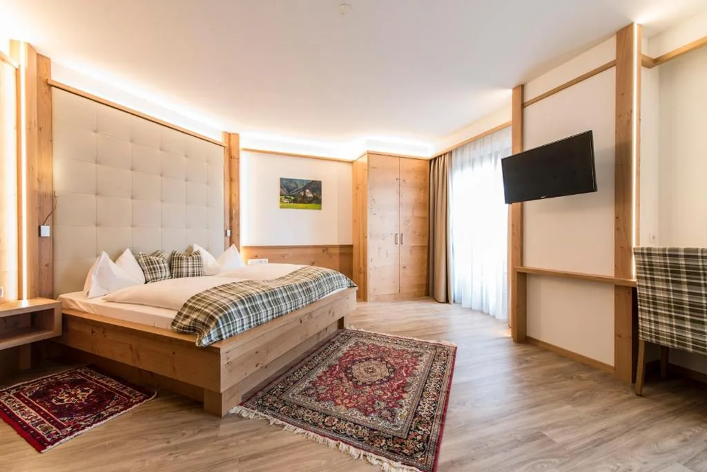 Camera Quadrupla con Vista Cortile — Posthotel Lamm