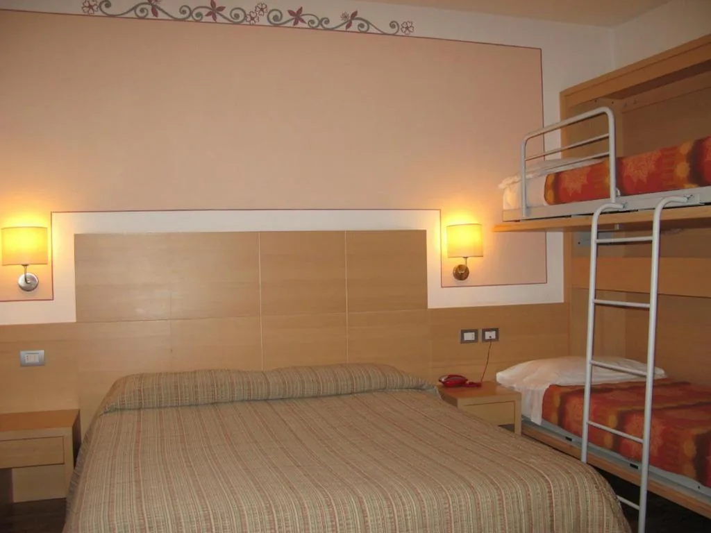 Economy Quadruple Room — Alphotel Milano