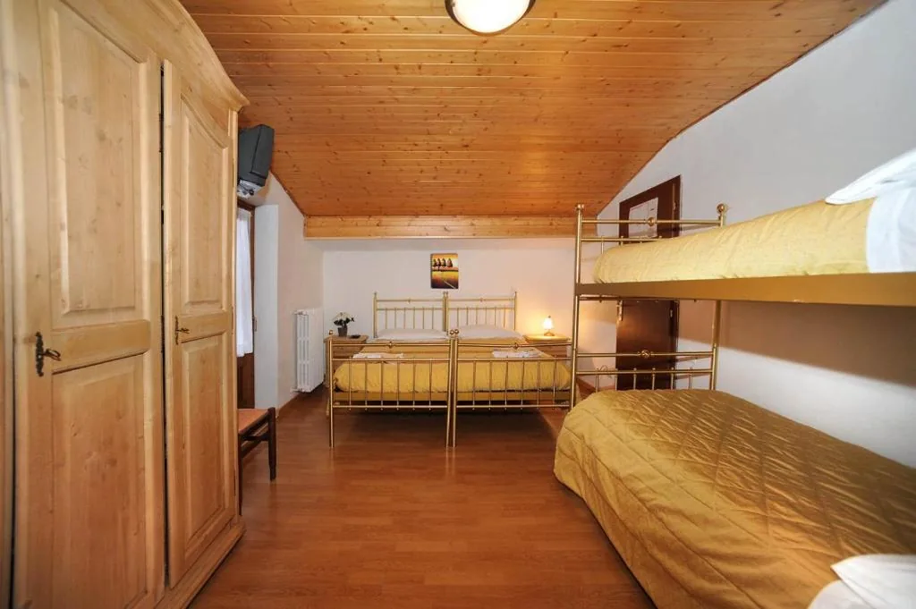 Camera Quadrupla — Hotel Bucaneve