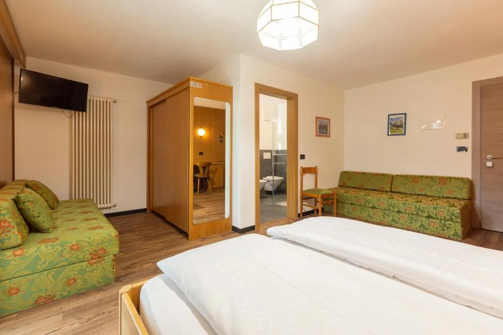 Camera Quadrupla Standard — Dolomiten Hotel Irma