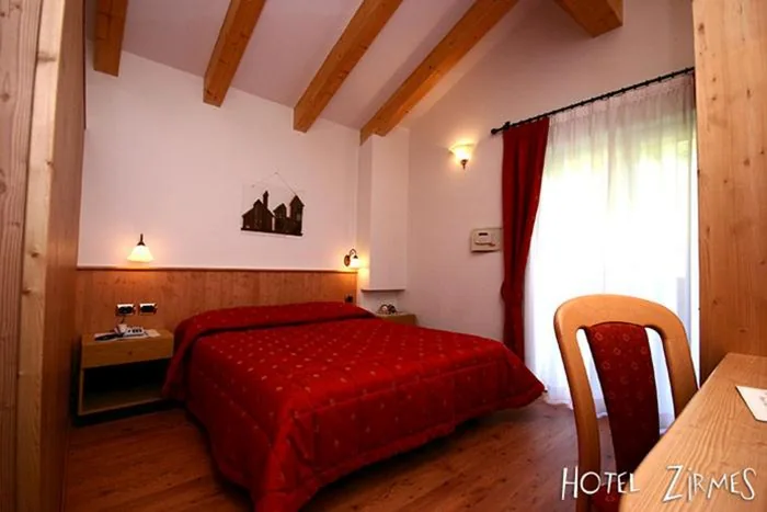 Camera Quadrupla Standard — Hotel Zirmes