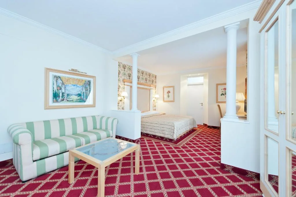 Camera Queen con Vista Piscina — Business Resort Parkhotel Werth