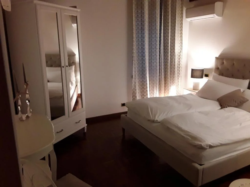 Camera Queen Deluxe — Villa degli Olivi Relais