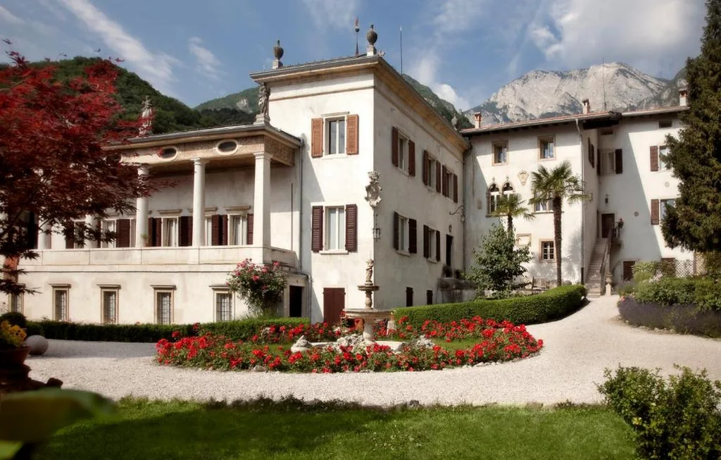 Camera Queen Deluxe — Villa Sizzo Relais B&B