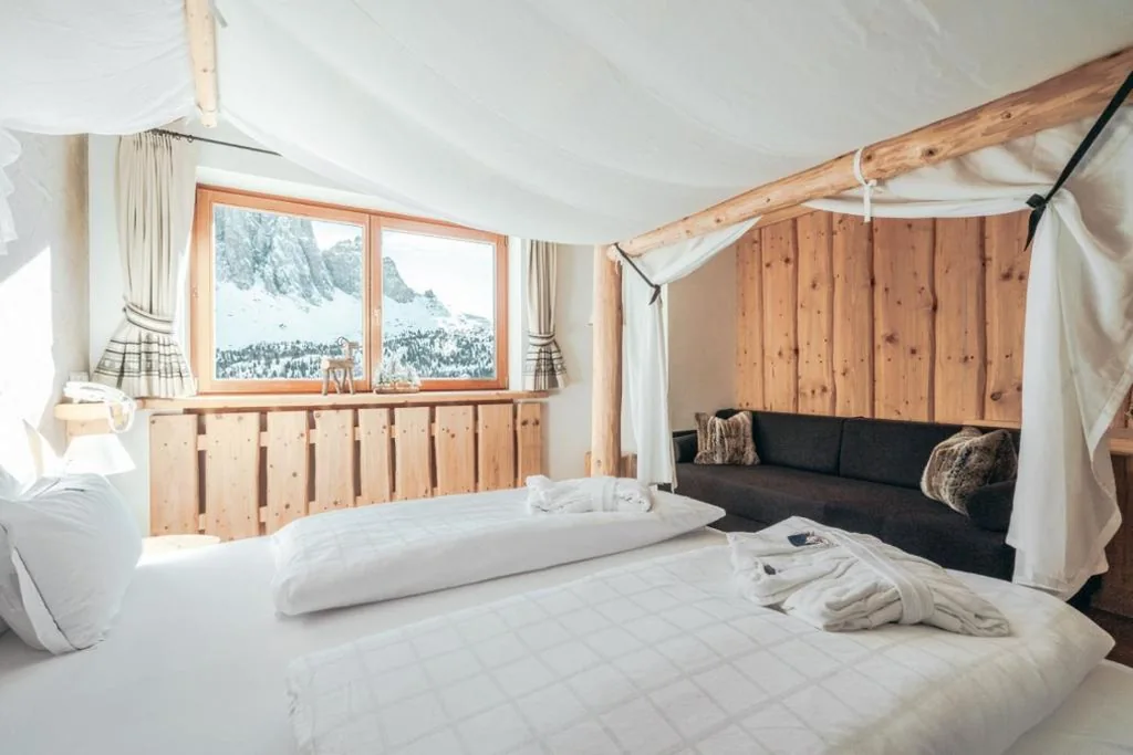 Camera Queen Standard — Hotel Piz Seteur