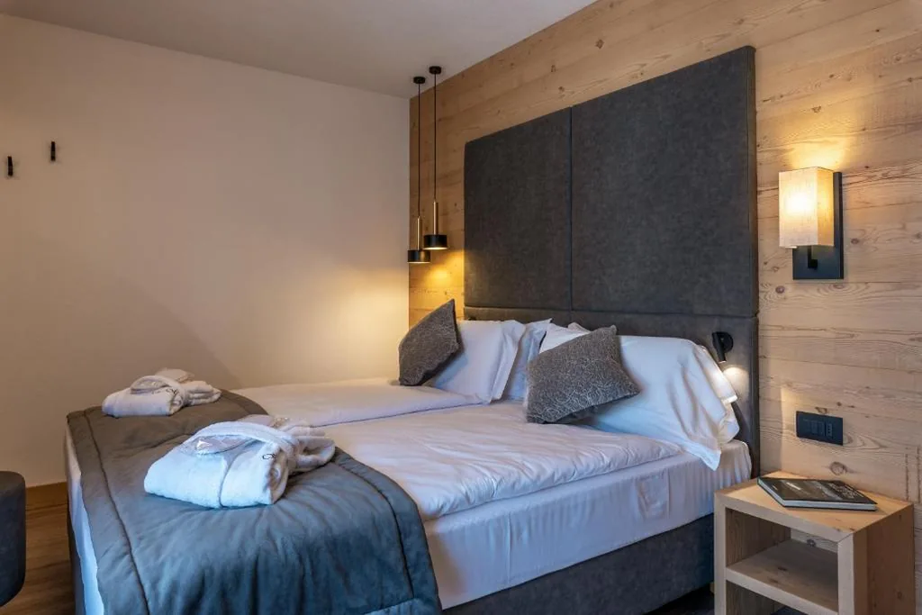 Queen Superior Room — Hotel Meida