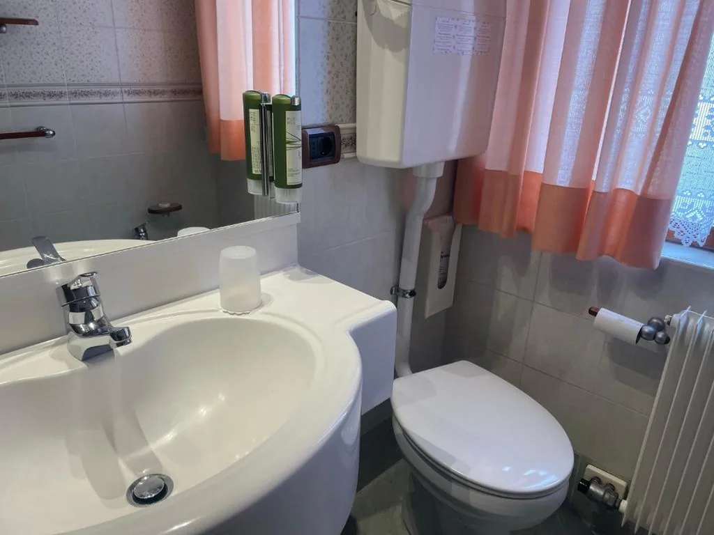 Camera Singola Ampia — Hotel Miralago Wellness – Adults Only