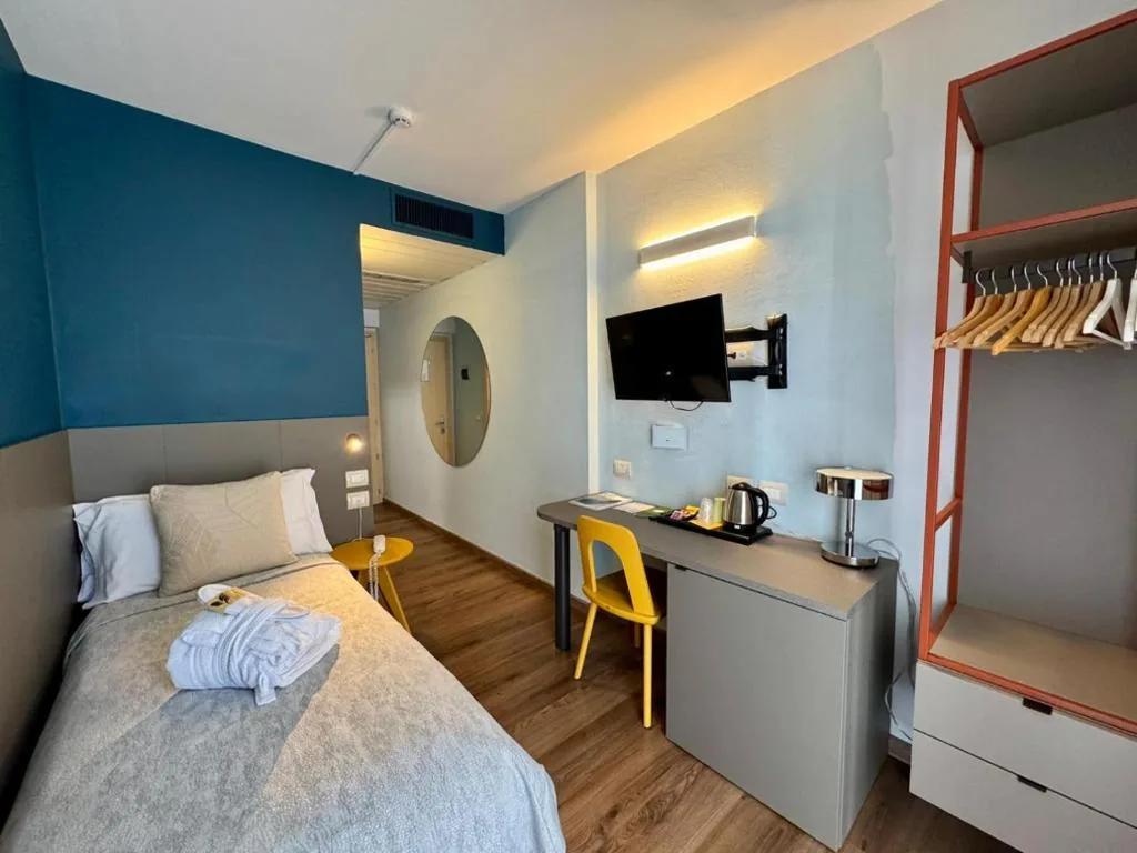 Camera Singola Comfort con Balcone — Hotel Royal