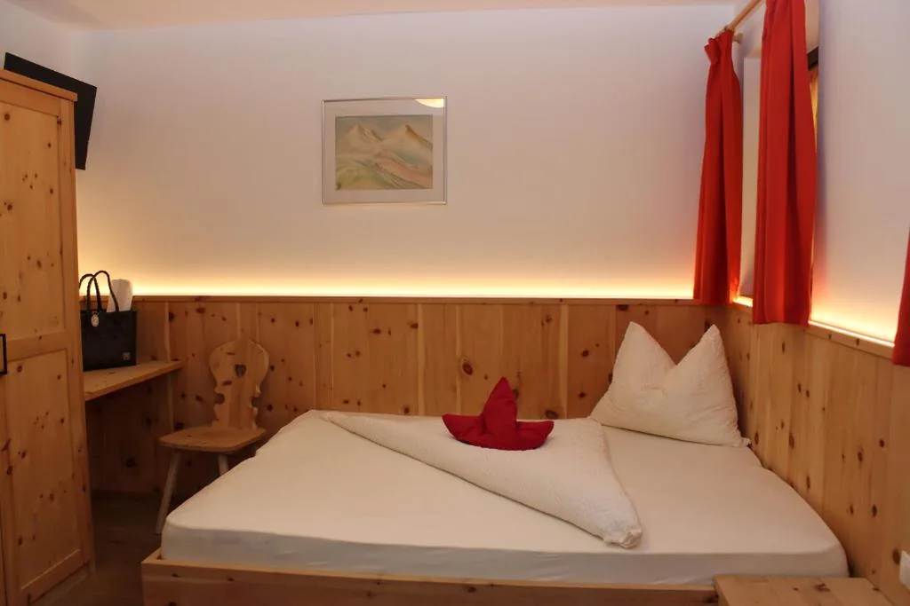 Single Room with Bathroom — Pension Widmann