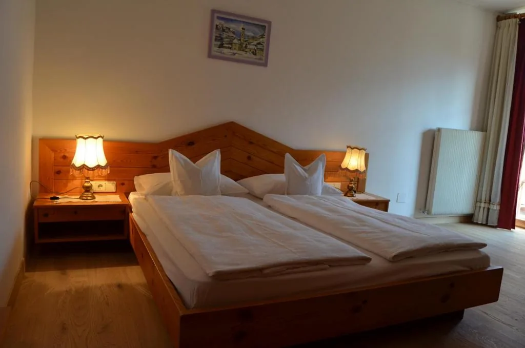 Single Room with Balcony — Hotel Eden Guesthouse