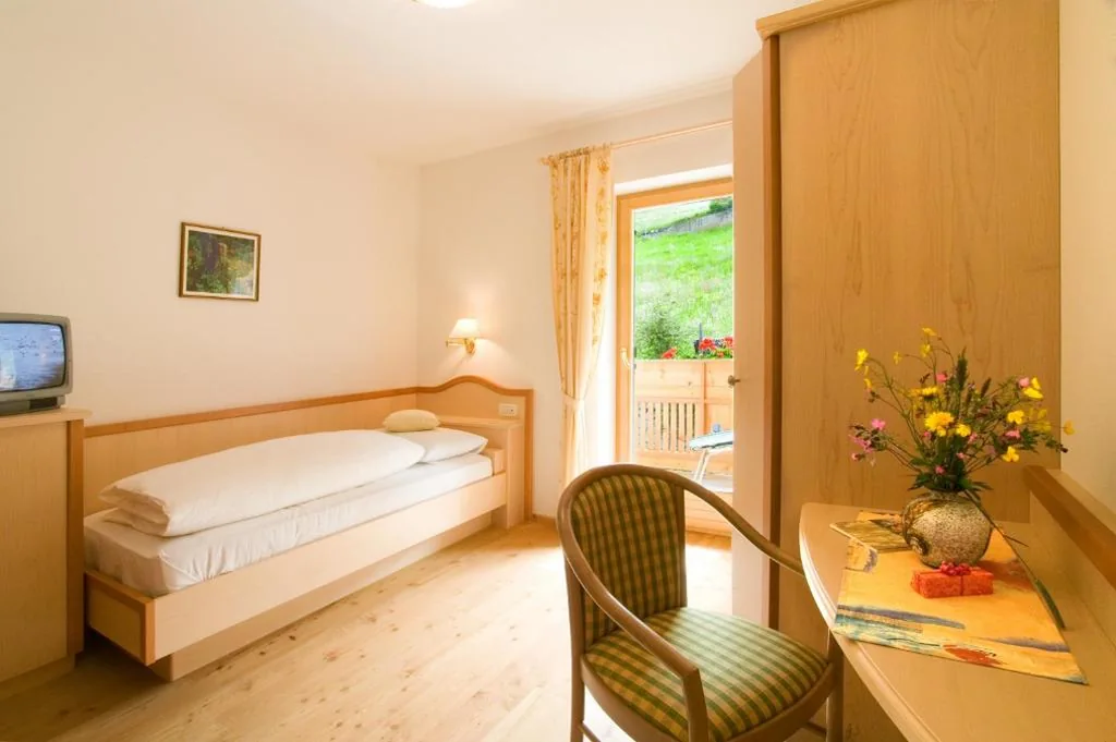 Camera Singola con Balcone — Hotel Garni Alpes
