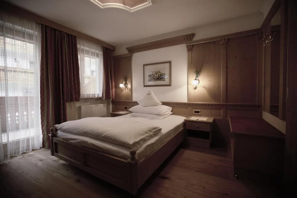 Camera Singola con Balcone — Hotel Garni Concordia – Dolomites Home