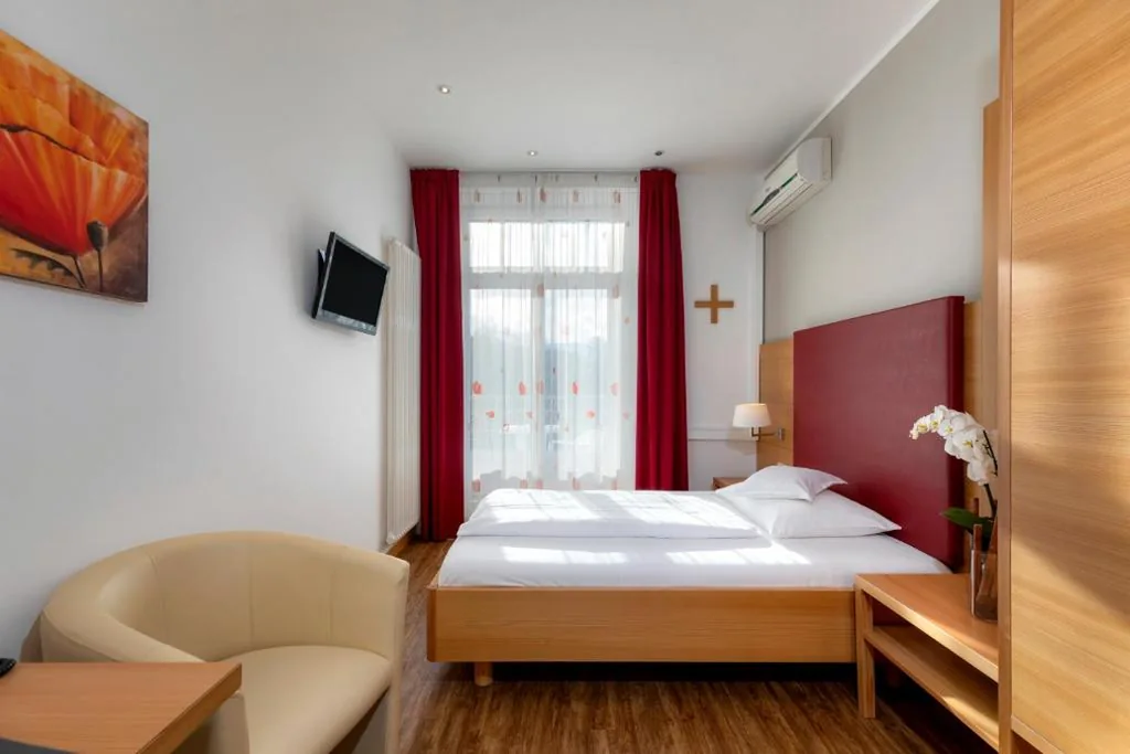 Camera Singola con Balcone — Hotel Kolping